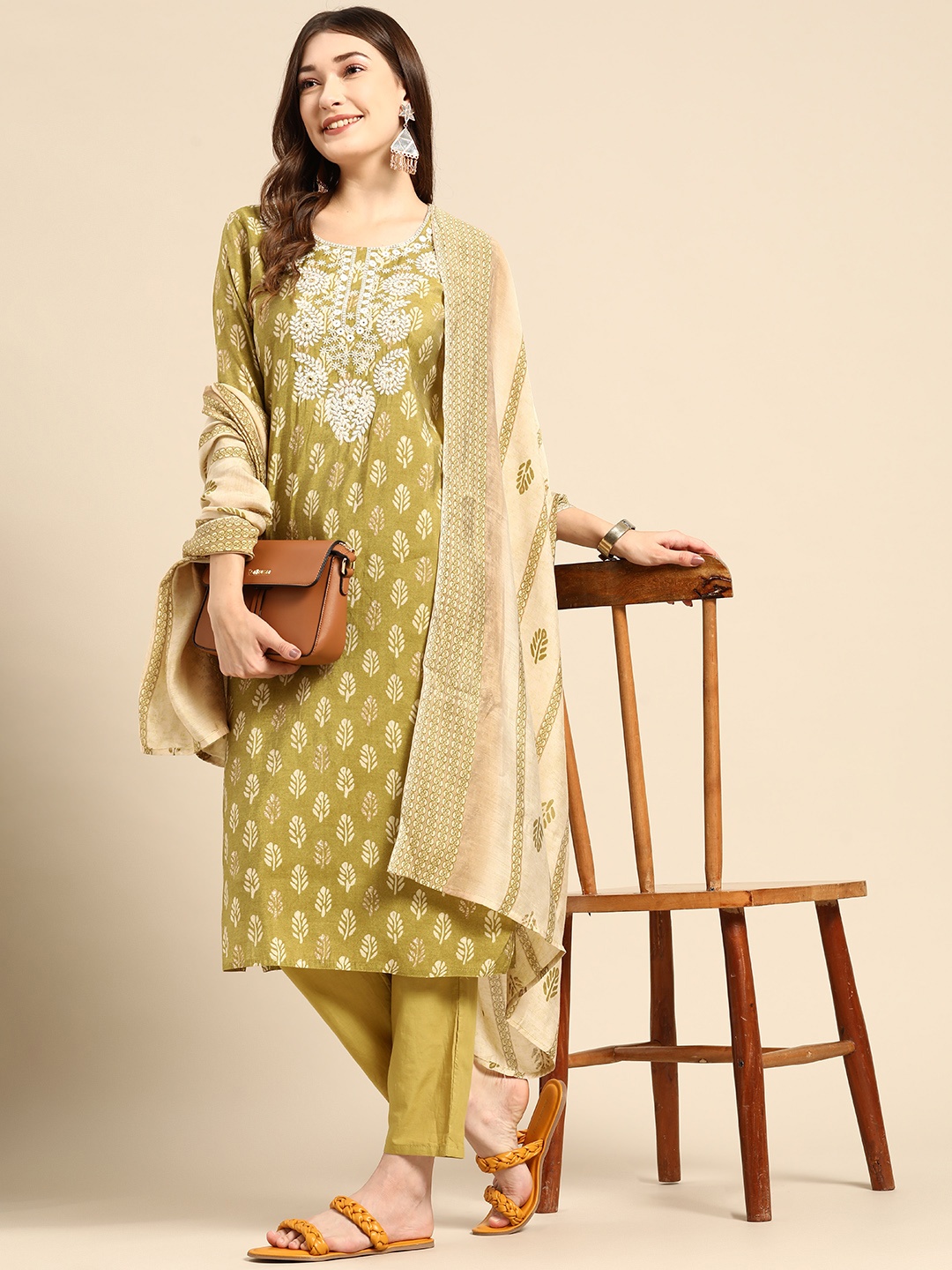 Sangria Women Green Ethnic Motifs Printed Chanderi Silk Kurta with Trousers & With Dupatta
Sangria Women Green Ethnic Motifs Printed Chanderi Silk Kurta with Trousers & With Dupatta