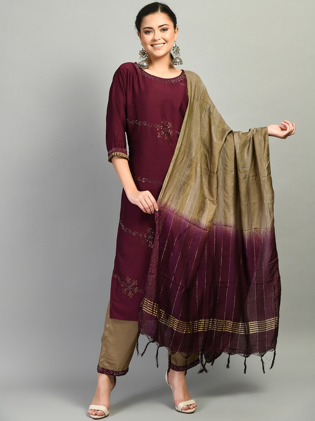 DesiNoor com Women Burgundy Floral Beads and Stones Kurta with Salwar & With Dupatta
DesiNoor com Women Burgundy Floral Beads and Stones Kurta with Salwar & With Dupatta