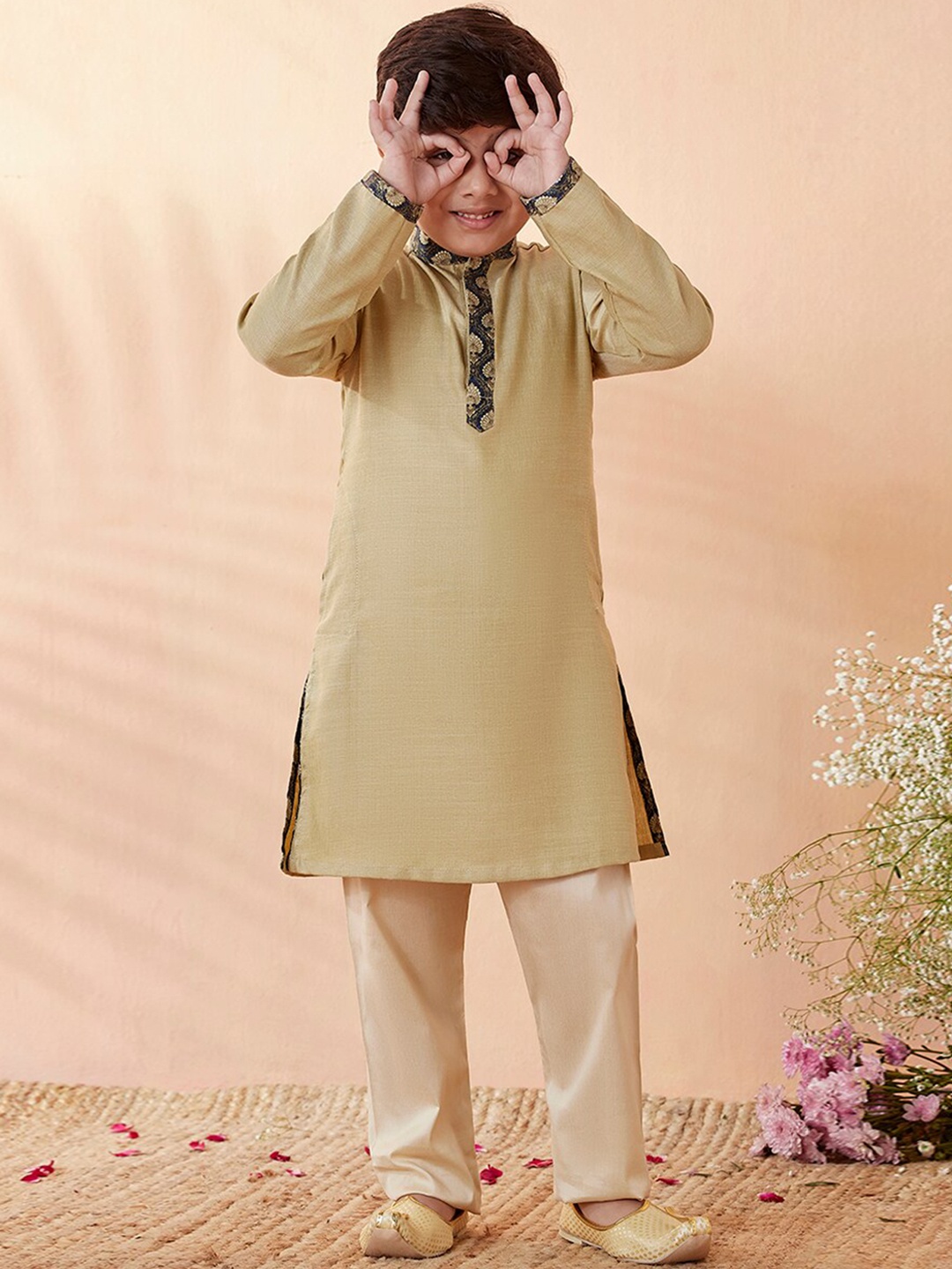 Manyavar Boys Beige Solid Ethnic Motifs Kurta with Pyjamas with Nehru Jackect
Manyavar Boys Beige Solid Ethnic Motifs Kurta with Pyjamas with Nehru Jackect
