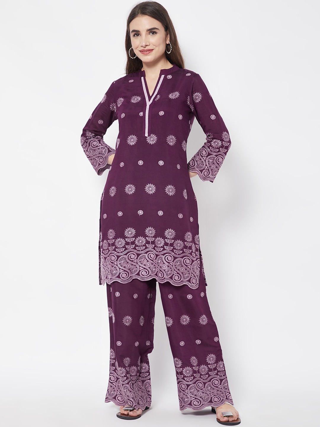HEEPOSH Women Purple & Lavender Floral Embroidered Kurta with Trousers & With Dupatta
HEEPOSH Women Purple & Lavender Floral Embroidered Kurta with Trousers & With Dupatta