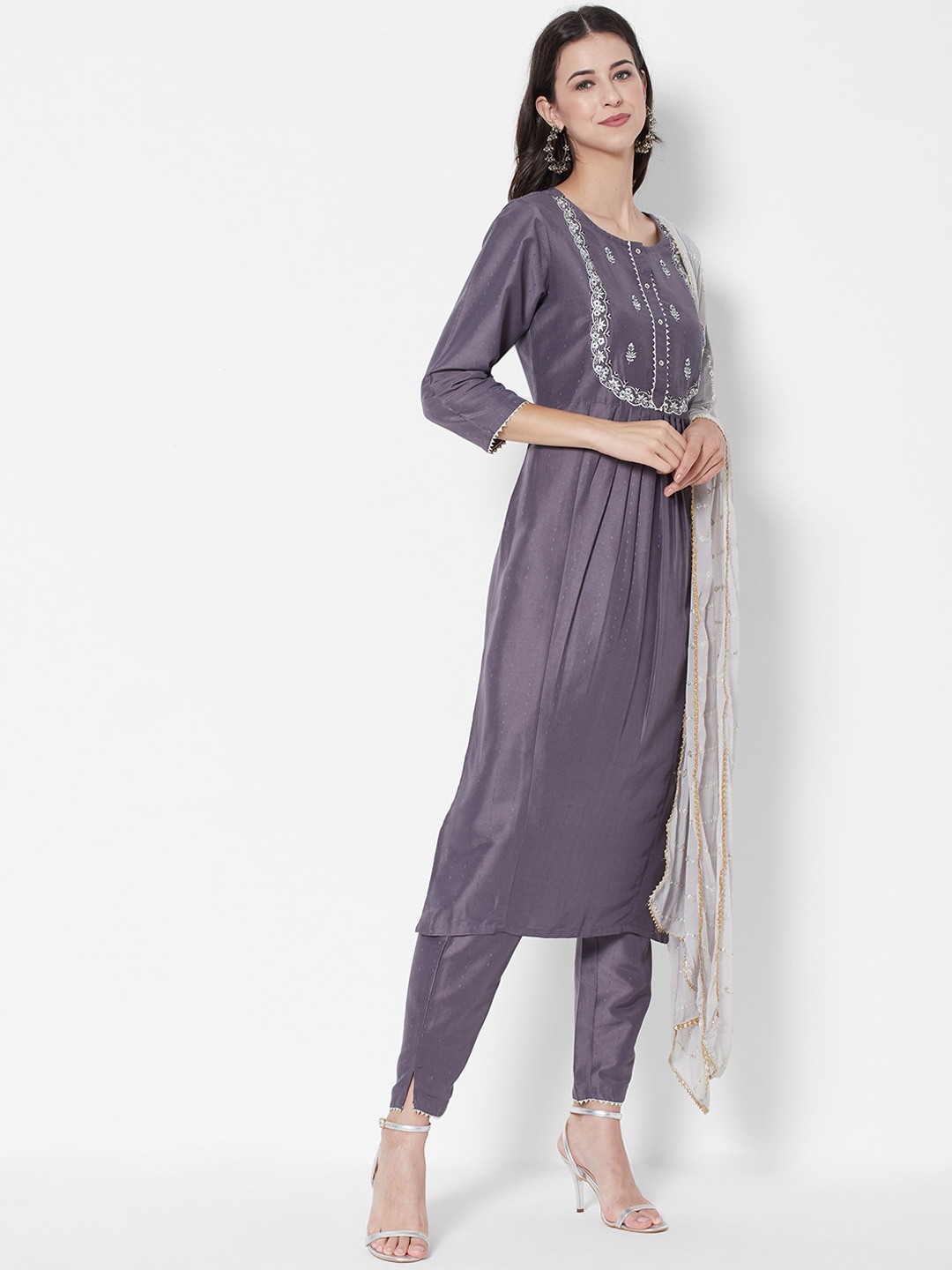 HEEPOSH Women Purple Floral Embroidered Thread Work Kurta with Trousers & With Dupatta
HEEPOSH Women Purple Floral Embroidered Thread Work Kurta with Trousers & With Dupatta