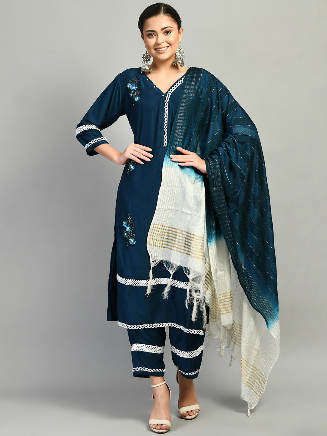 DesiNoor com Women Teal Floral Embroidered Beads and Stones Kurta with Trousers & With Dupatta
DesiNoor com Women Teal Floral Embroidered Beads and Stones Kurta with Trousers & With Dupatta