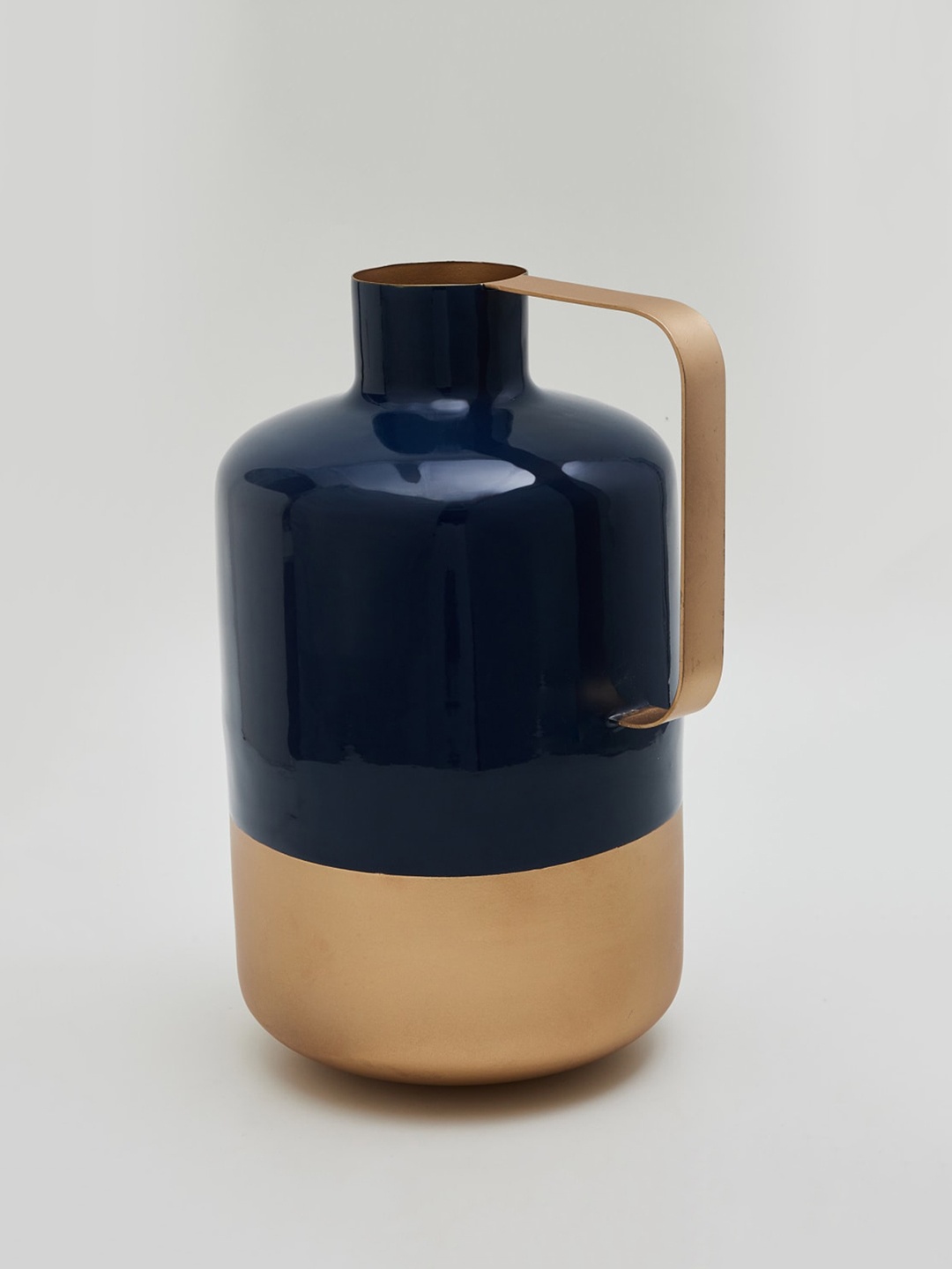 Home Centre Blue & Gold-Toned Get The Look Velvetica Colorblocked Metal Cylindrical Vase
Home Centre Blue & Gold-Toned Get The Look Velvetica Colorblocked Metal Cylindrical Vase