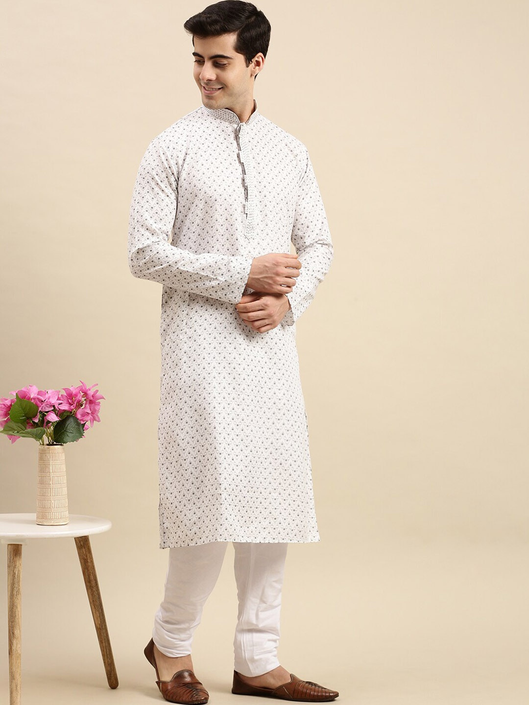 Sanwara Men White Floral Printed Cotton Kurta