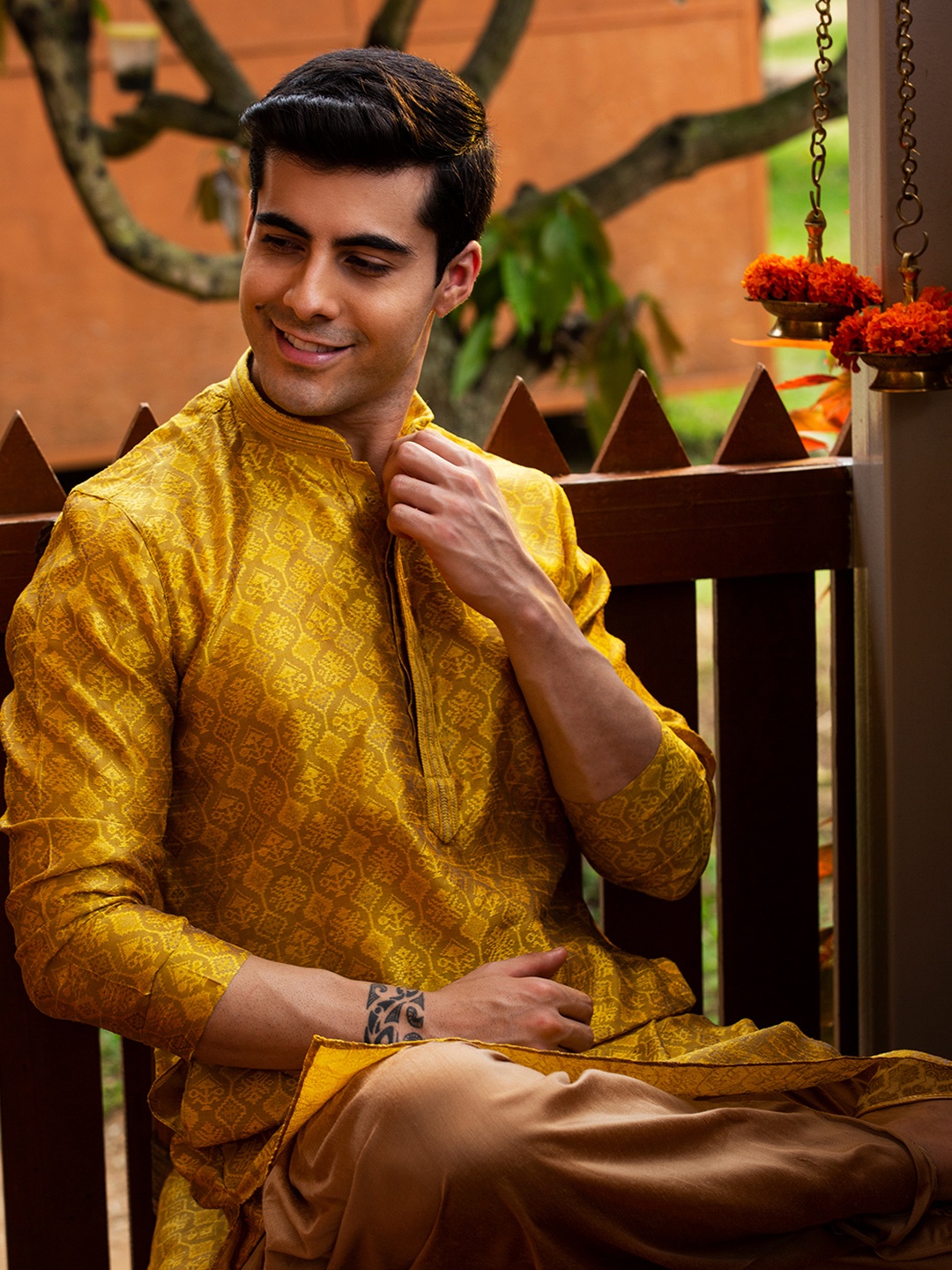 Sanwara Men Yellow Geometric Kurta