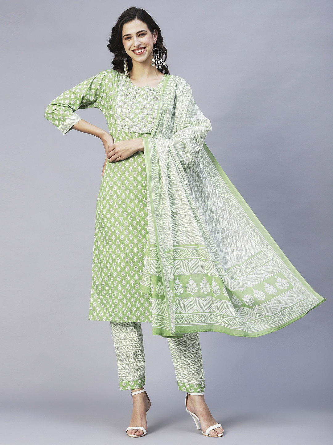 INDYES Women Green Ethnic Motifs Printed Thread Work Pure Cotton Kurta with Trousers & With Dupatta
INDYES Women Green Ethnic Motifs Printed Thread Work Pure Cotton Kurta with Trousers & With Dupatta