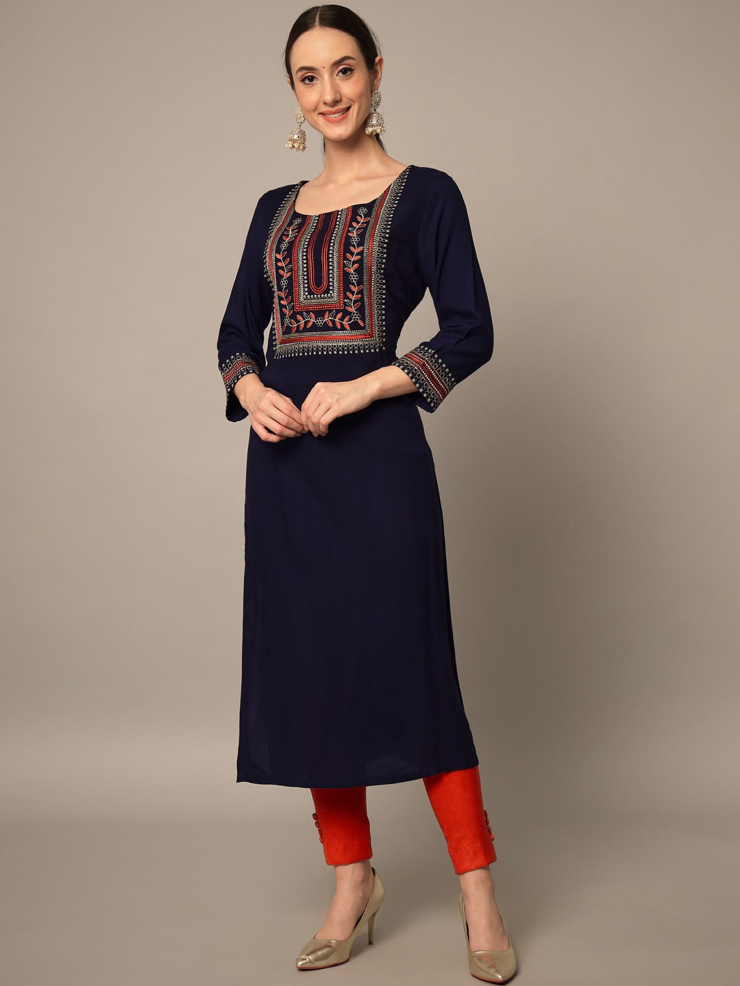 Yaadleen Women Navy Blue & Silver-Toned Floral Yoke Design Thread Work Floral Cotton Kurta
Yaadleen Women Navy Blue & Silver-Toned Floral Yoke Design Thread Work Floral Cotton Kurta