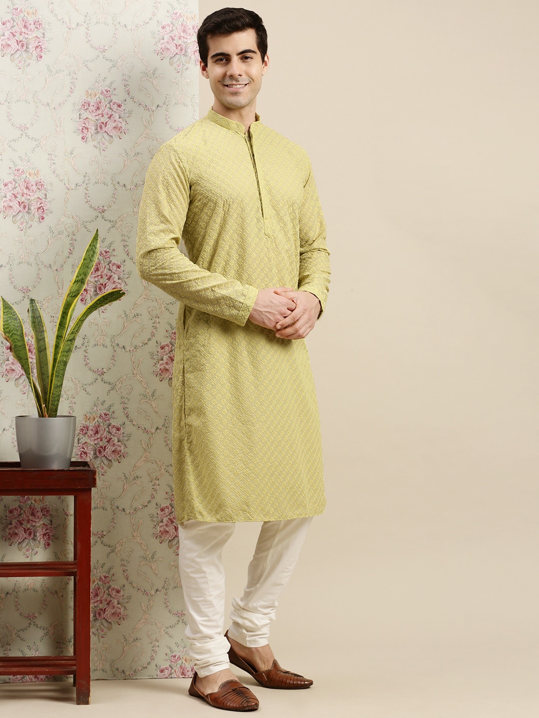 Sanwara Men Green Floral Embroidered Chikankari Pure Cotton Kurta with Churidar
Sanwara Men Green Floral Embroidered Chikankari Pure Cotton Kurta with Churidar