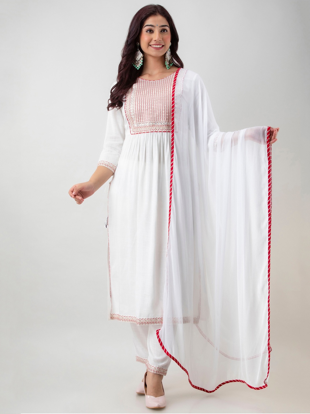 Charu Women White Ethnic Motifs Yoke Design Pleated Sequinned Kurta with Trousers & With Dupatta
Charu Women White Ethnic Motifs Yoke Design Pleated Sequinned Kurta with Trousers & With Dupatta