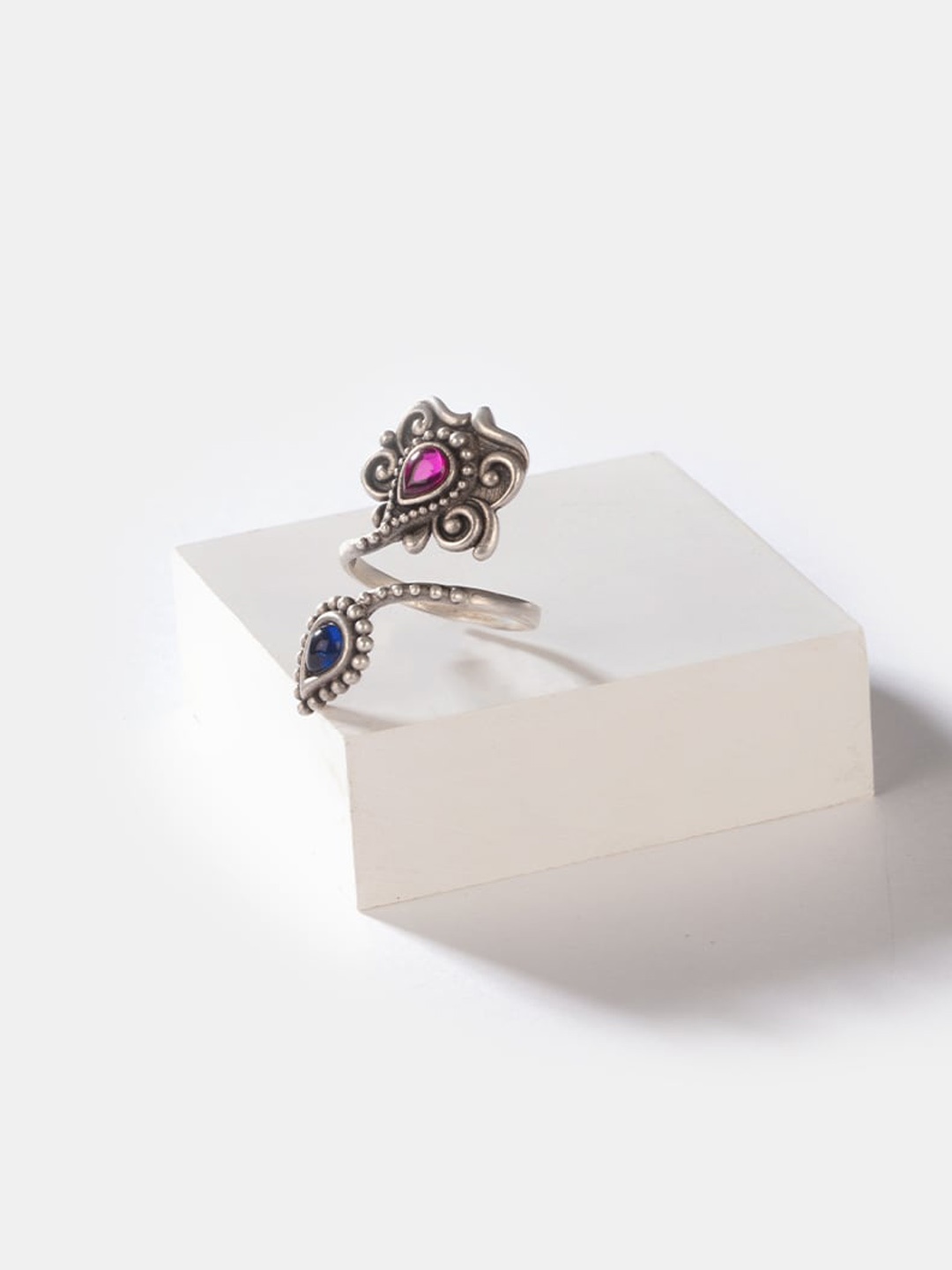 SHAYA 925 Sterling Silver Silver-Toned Pink & Blue Stone-Studded Oxidised Finger Ring
SHAYA 925 Sterling Silver Silver-Toned Pink & Blue Stone-Studded Oxidised Finger Ring