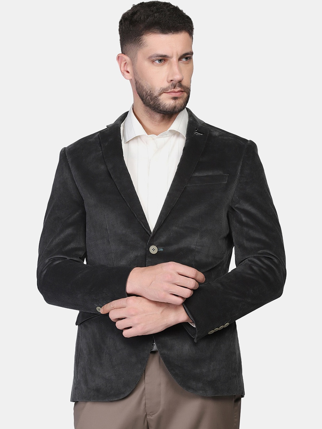Blackberrys Men Olive Solid Pure Cotton Single-Breasted Slim-Fit Formal Blazer, Black
Blackberrys Men Olive Solid Pure Cotton Single-Breasted Slim-Fit Formal Blazer, Black