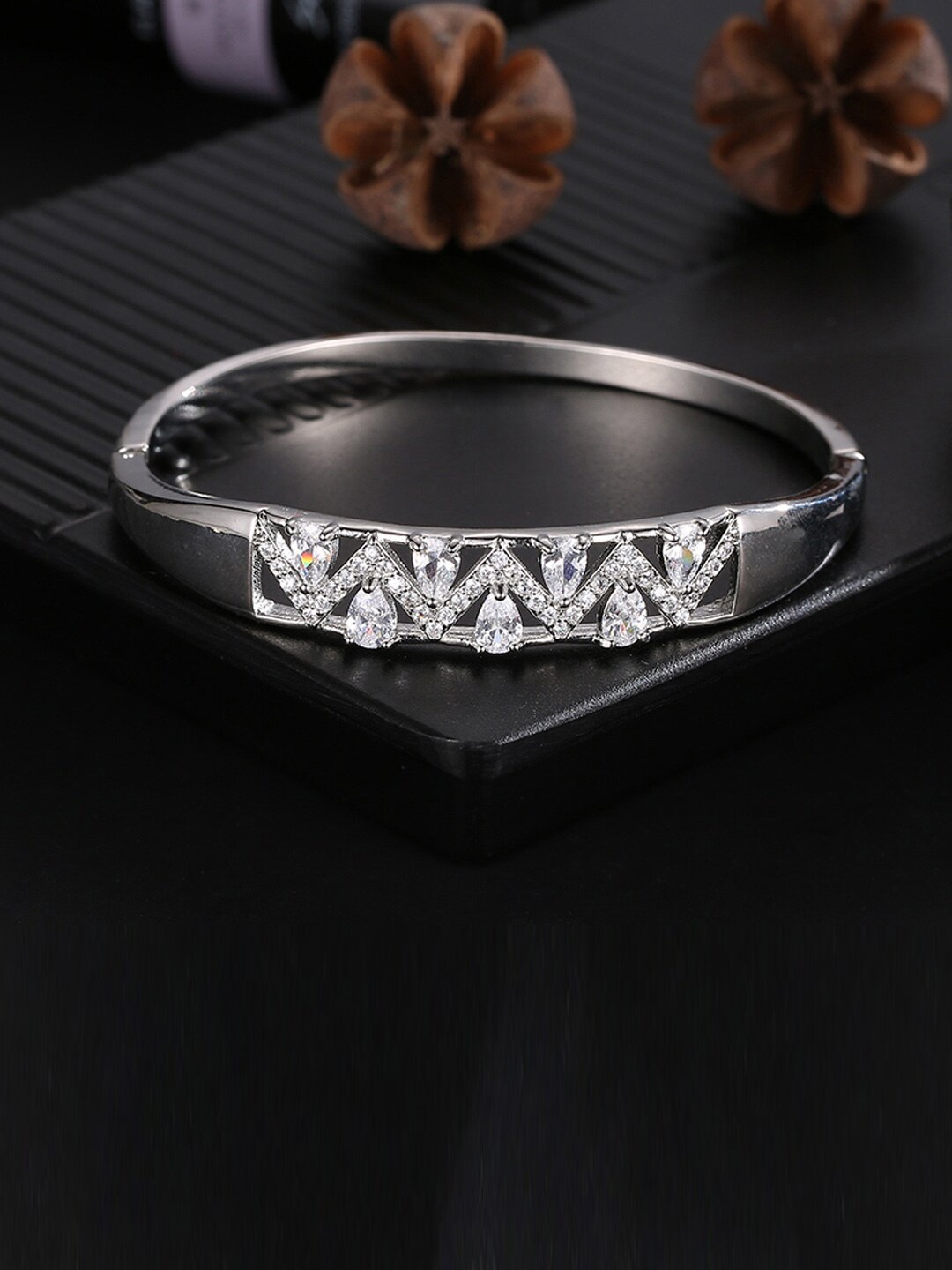 Designs By Jewels Galaxy Women Silver-Toned & White Brass Cubic Zirconia Silver-Plated Cuff Bracelet
Designs By Jewels Galaxy Women Silver-Toned & White Brass Cubic Zirconia Silver-Plated Cuff Bracelet