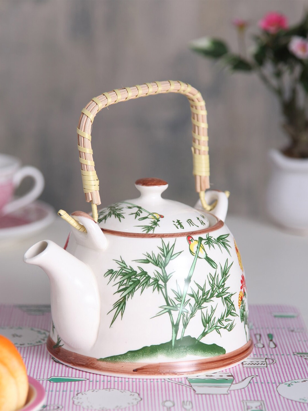 A Vintage Affair- Home Decor White & Green Green Green Printed Ceramic Glossy Kettle Set of Cups and Mugs
A Vintage Affair- Home Decor White & Green Green Green Printed Ceramic Glossy Kettle Set of Cups and Mugs