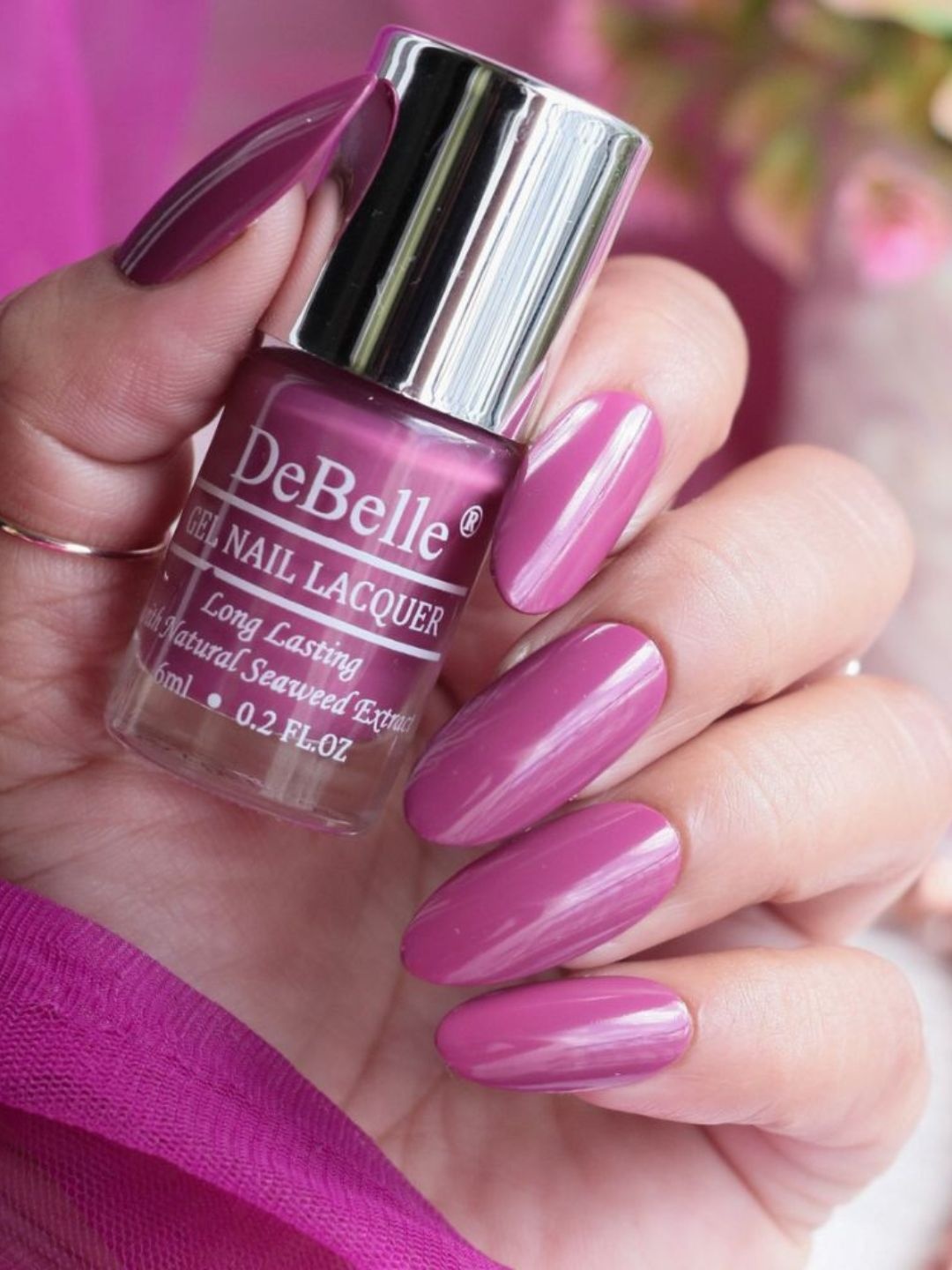 DeBelle Long Lasting Gel Nail Lacquer with Seaweed Extract - Magnetic Maya 6 ml, Magenta
DeBelle Long Lasting Gel Nail Lacquer with Seaweed Extract - Magnetic Maya 6 ml, Magenta