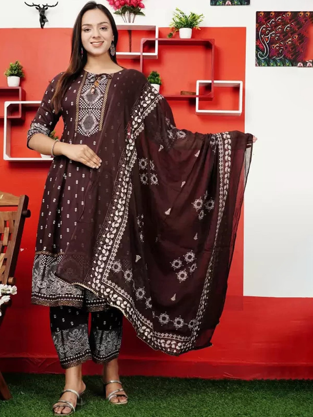 SP DESIGNS Women Coffee Brown Ethnic Motifs A-Line Kurta with Palazzos & With Dupatta
SP DESIGNS Women Coffee Brown Ethnic Motifs A-Line Kurta with Palazzos & With Dupatta