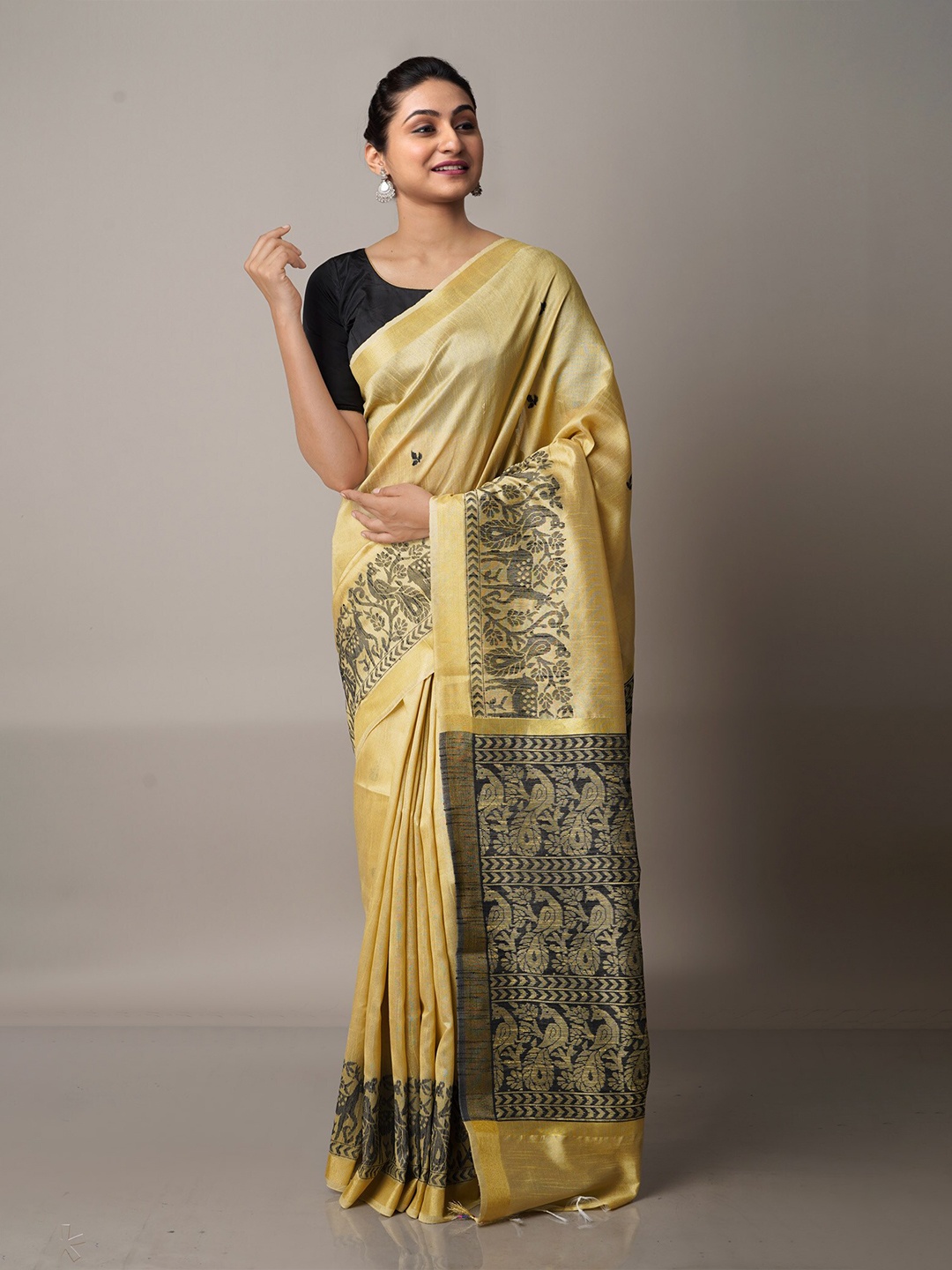 Unnati Silks Cream-Coloured & Black Woven Design Zari Silk Blend Jamdani Saree
Unnati Silks Cream-Coloured & Black Woven Design Zari Silk Blend Jamdani Saree