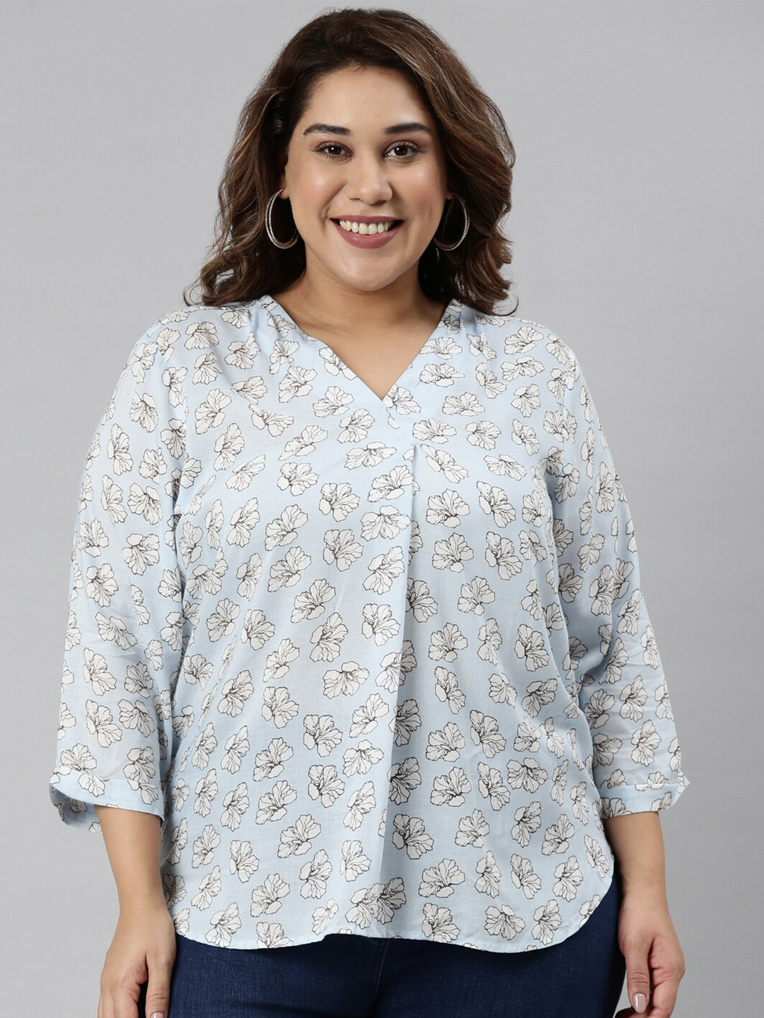 The Pink Moon Women Blue Floral Print Top 
The Pink Moon Women Blue Floral Print Top