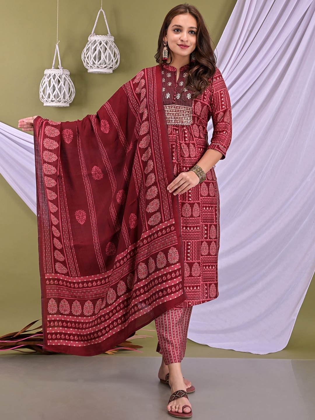 EtnicaWear Women Maroon Floral Embroidered Pure Cotton Kurta with Trousers & With Dupatta
EtnicaWear Women Maroon Floral Embroidered Pure Cotton Kurta with Trousers & With Dupatta