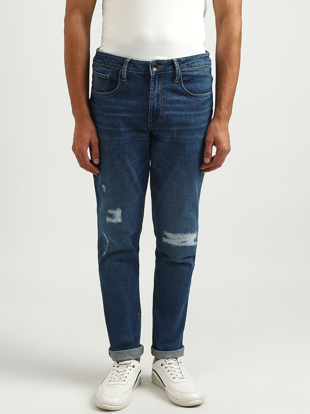 United Colors of Benetton Men Blue Slim Fit Low Distress Light Fade Jeans
United Colors of Benetton Men Blue Slim Fit Low Distress Light Fade Jeans