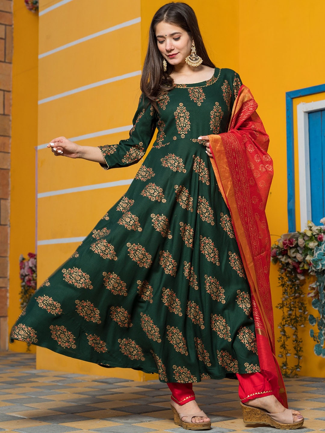PHEETA Women Green Ethnic Motifs Printed Empire Gotta Patti Kurta with Trousers & With Dupatta
PHEETA Women Green Ethnic Motifs Printed Empire Gotta Patti Kurta with Trousers & With Dupatta