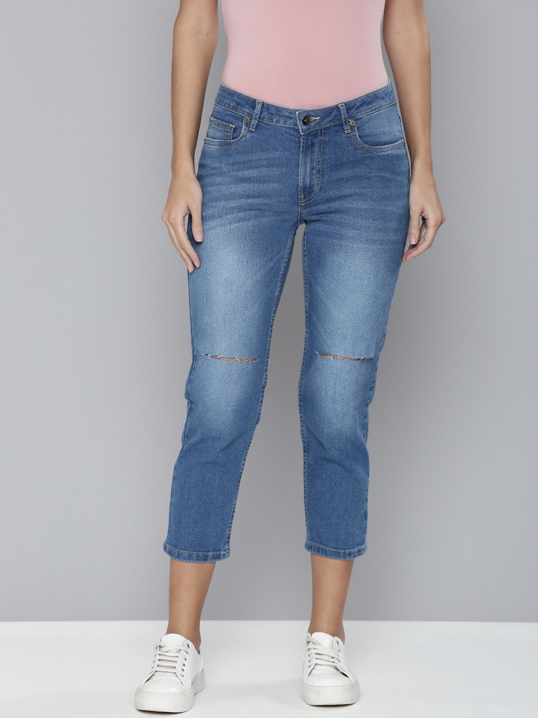 Flying Machine Women Blue Slim Fit Mid-Rise Slash Knee Light Fade Stretchable Jeans
Flying Machine Women Blue Slim Fit Mid-Rise Slash Knee Light Fade Stretchable Jeans