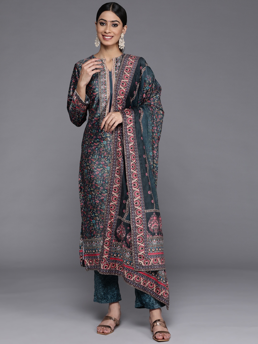 Libas Women Multicoloured Floral Printed Velvet Kurta with Trousers & With Dupatta, Multi
Libas Women Multicoloured Floral Printed Velvet Kurta with Trousers & With Dupatta, Multi