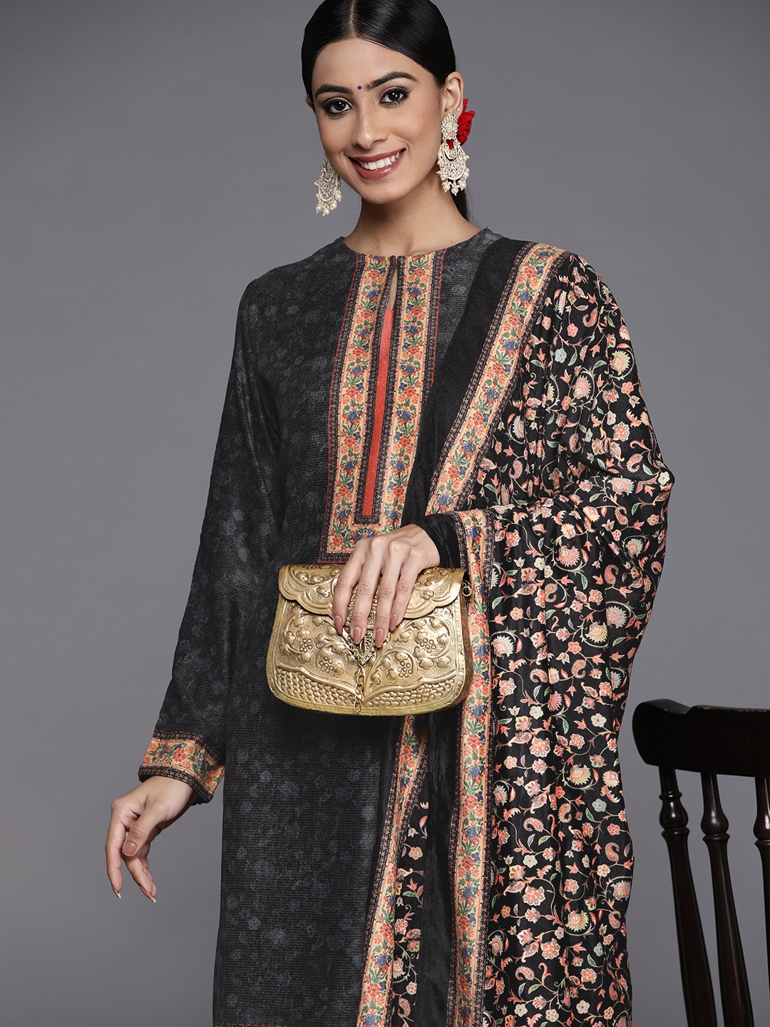 Libas Women Multicoloured Floral Yoke Design Velvet Kurta with Trousers & With Dupatta, Multi
Libas Women Multicoloured Floral Yoke Design Velvet Kurta with Trousers & With Dupatta, Multi