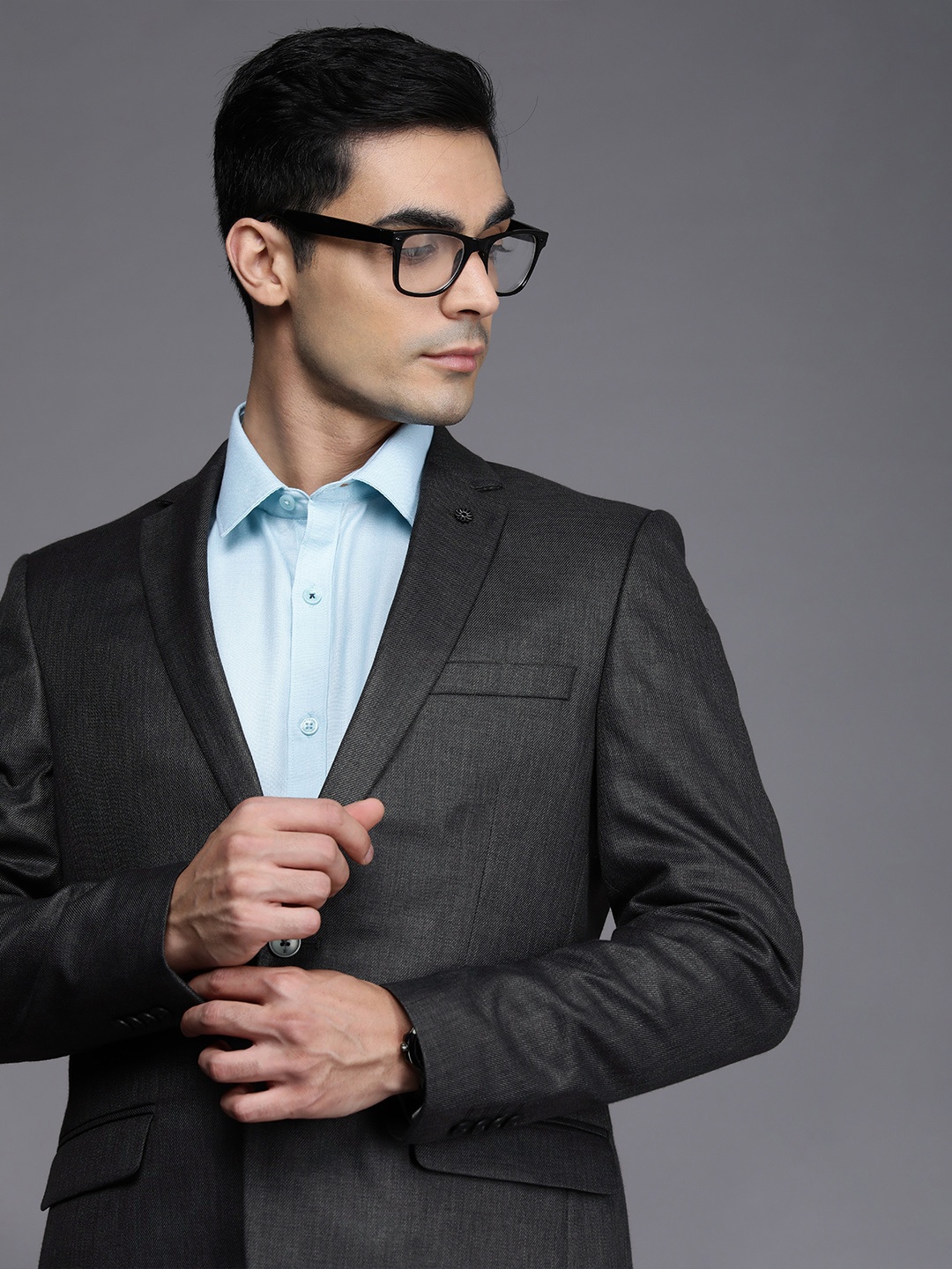 Raymond Men Charcoal Grey Slim Fit Self Design Single-Breasted Formal Blazer
Raymond Men Charcoal Grey Slim Fit Self Design Single-Breasted Formal Blazer