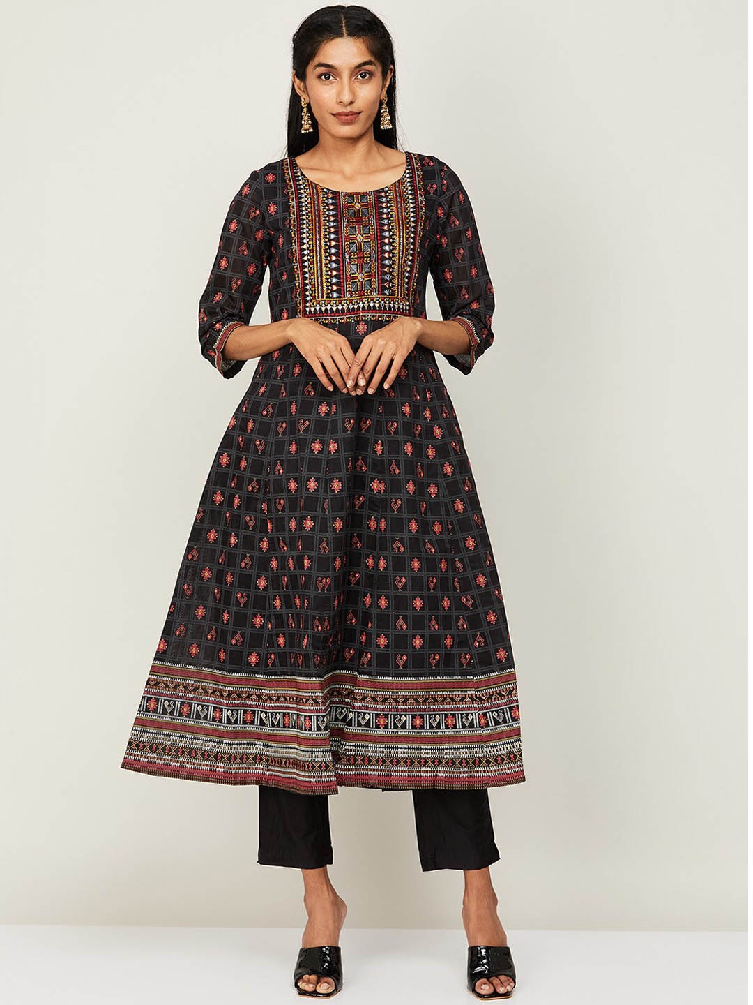Melange by Lifestyle Women Black Ethnic Motifs Embroidered Thread Work Kurta with Trousers & With Dupatta
Melange by Lifestyle Women Black Ethnic Motifs Embroidered Thread Work Kurta with Trousers & With Dupatta