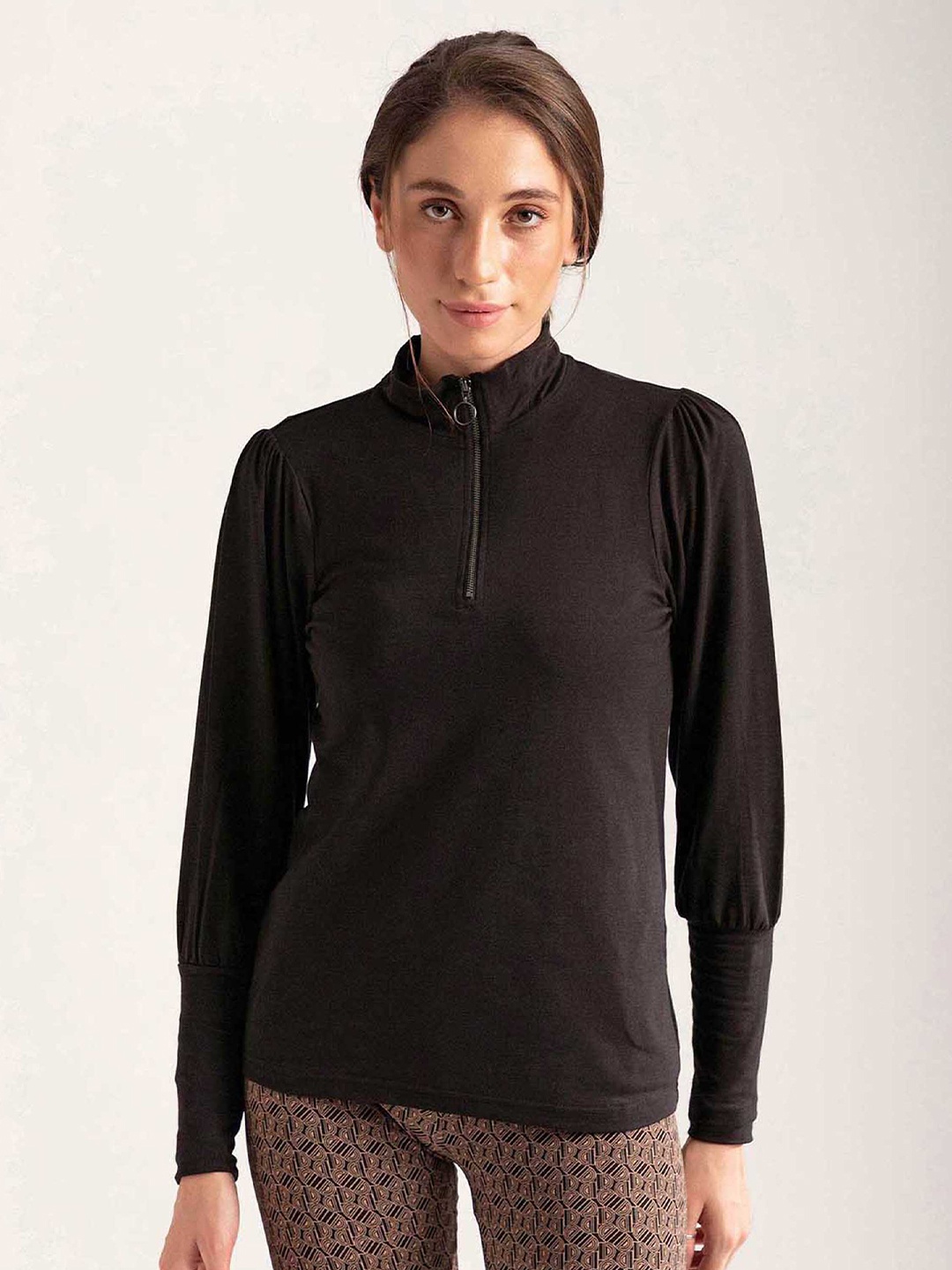 B Copenhagen Women Black Floral Colourblocked Mandarin Collar Drop-Shoulder Sleeves T-shirt
B Copenhagen Women Black Floral Colourblocked Mandarin Collar Drop-Shoulder Sleeves T-shirt