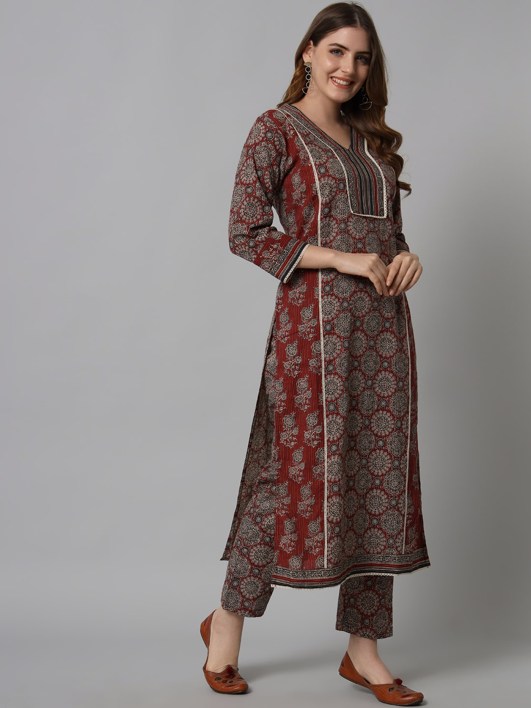 Silai Bunai Women Maroon Ethnic Motifs Printed Kurta with Trousers & With Dupatta
Silai Bunai Women Maroon Ethnic Motifs Printed Kurta with Trousers & With Dupatta
