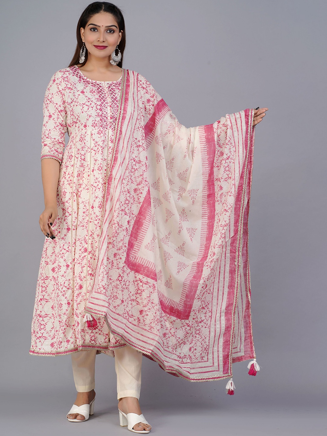 PREKSHA Women Pink Floral Printed Mirror Work Pure Cotton Kurta with Trousers & Dupatta
PREKSHA Women Pink Floral Printed Mirror Work Pure Cotton Kurta with Trousers & Dupatta