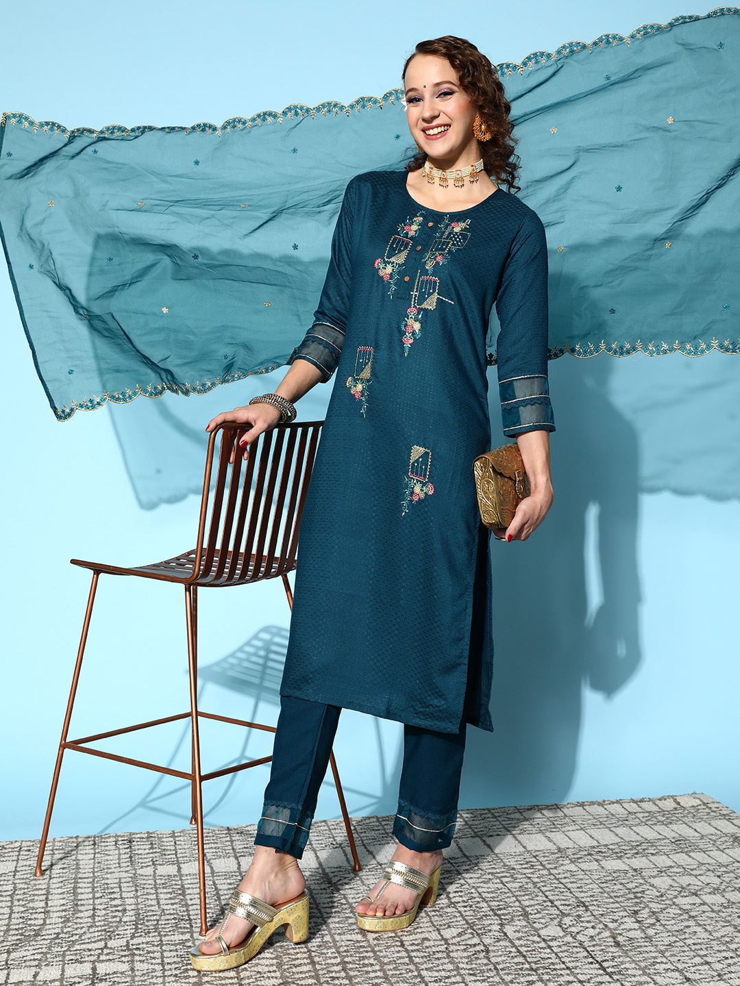 SheWill Women Teal Green Ethnic Motifs Embroidered Kurta with Trousers & With Dupatta
SheWill Women Teal Green Ethnic Motifs Embroidered Kurta with Trousers & With Dupatta
