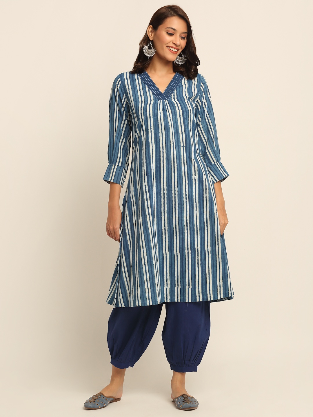 EK BY EKTA KAPOOR Women Blue Striped & Block Printed Puffed Sleeves A-Line Cotton Kurta
EK BY EKTA KAPOOR Women Blue Striped & Block Printed Puffed Sleeves A-Line Cotton Kurta