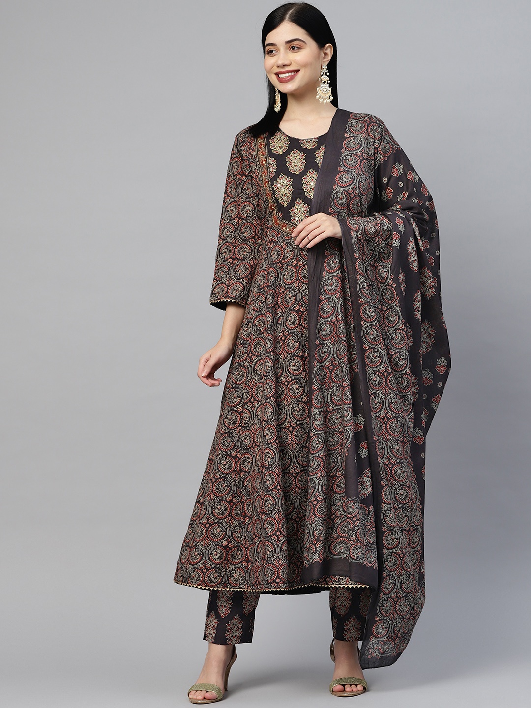 Readiprint Fashions Women Black Floral Printed Panelled Sequinned Pure Cotton Kurta Set
Readiprint Fashions Women Black Floral Printed Panelled Sequinned Pure Cotton Kurta Set
