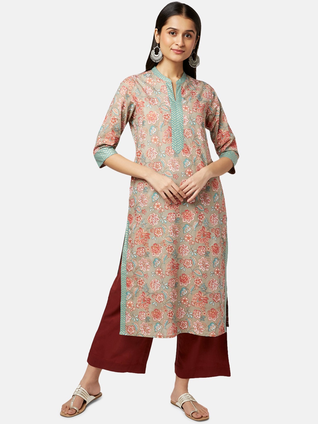 RANGMANCH BY PANTALOONS Women Grey & Peach-Coloured Floral Printed Cotton Kurta
RANGMANCH BY PANTALOONS Women Grey & Peach-Coloured Floral Printed Cotton Kurta