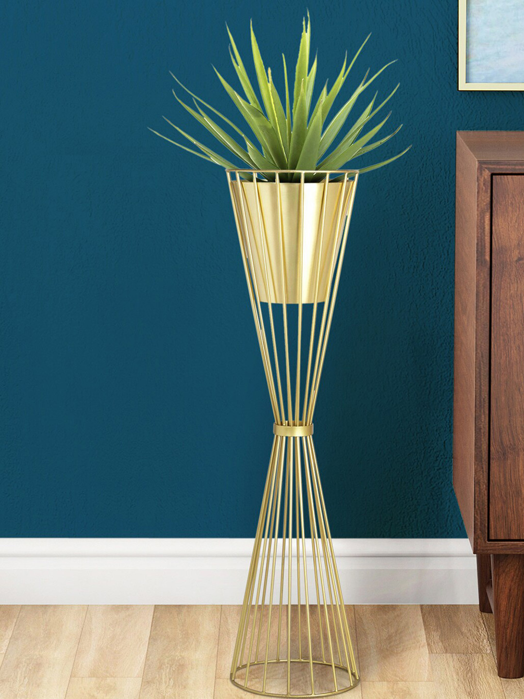 Living scapes by Pantaloons Gold-Toned Metal Planter
Living scapes by Pantaloons Gold-Toned Metal Planter