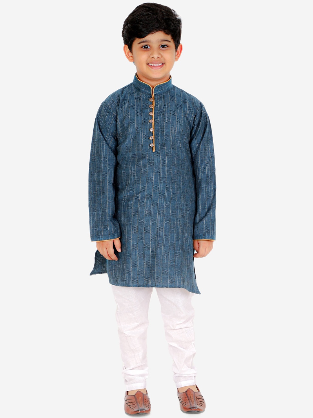 Pro-Ethic STYLE DEVELOPER Boys Navy Blue Geometric Printed Pure Cotton Kurta with Pyjamas
Pro-Ethic STYLE DEVELOPER Boys Navy Blue Geometric Printed Pure Cotton Kurta with Pyjamas