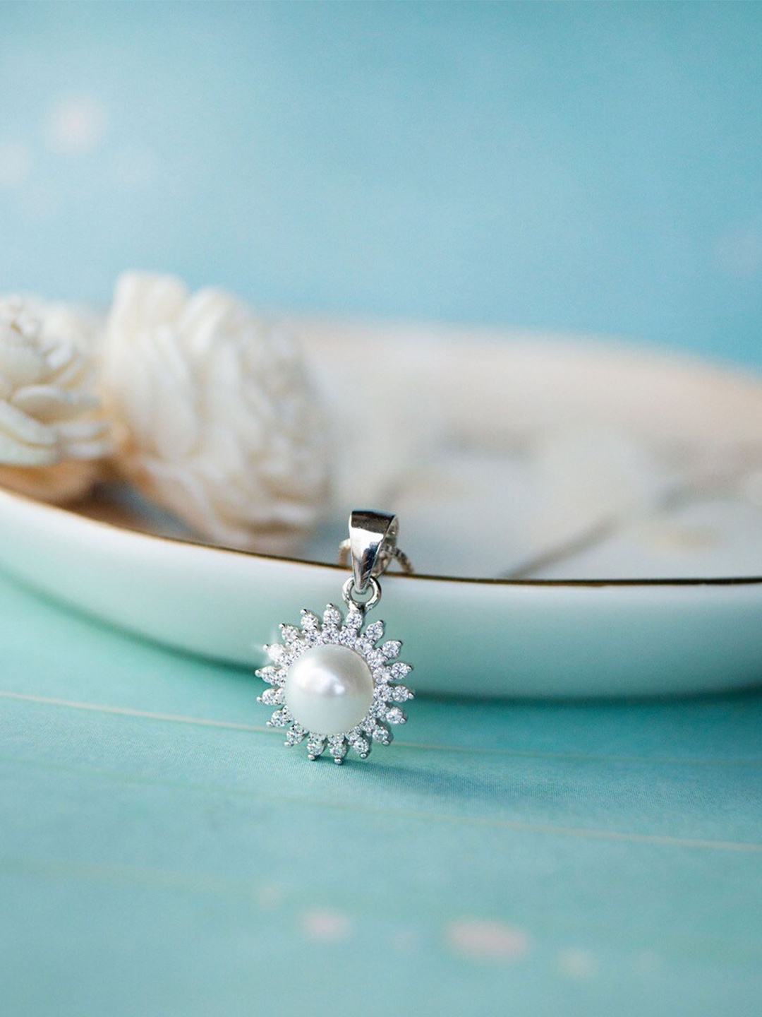MANNASH Silver-Toned & White 925 Sterling Silver Rhodium-Plated Pearl Pendant With Chain
MANNASH Silver-Toned & White 925 Sterling Silver Rhodium-Plated Pearl Pendant With Chain