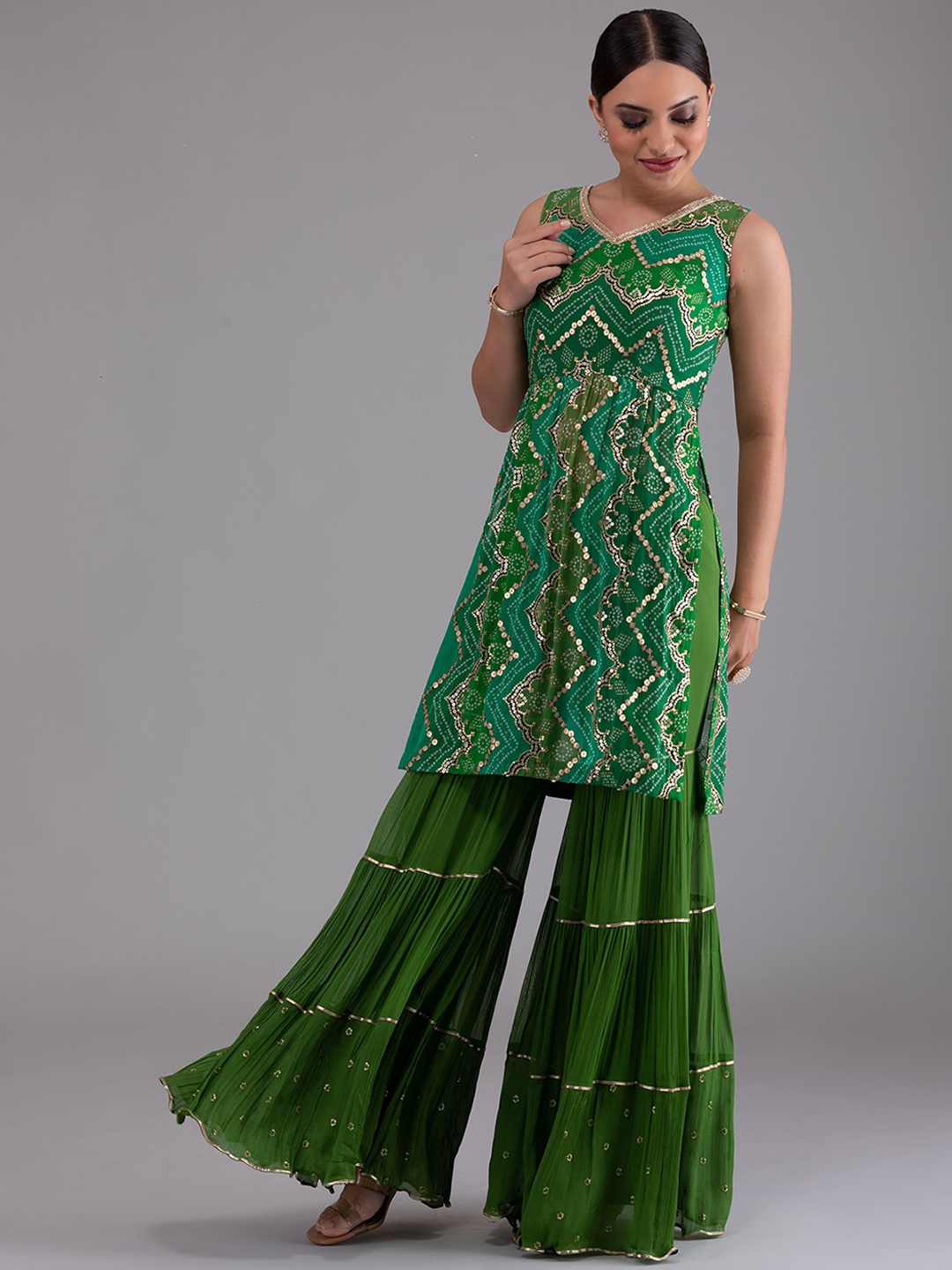 Koskii Women Green Bandhani Embroidered High Slit Sequinned Kurta with Sharara & With Dupatta
Koskii Women Green Bandhani Embroidered High Slit Sequinned Kurta with Sharara & With Dupatta