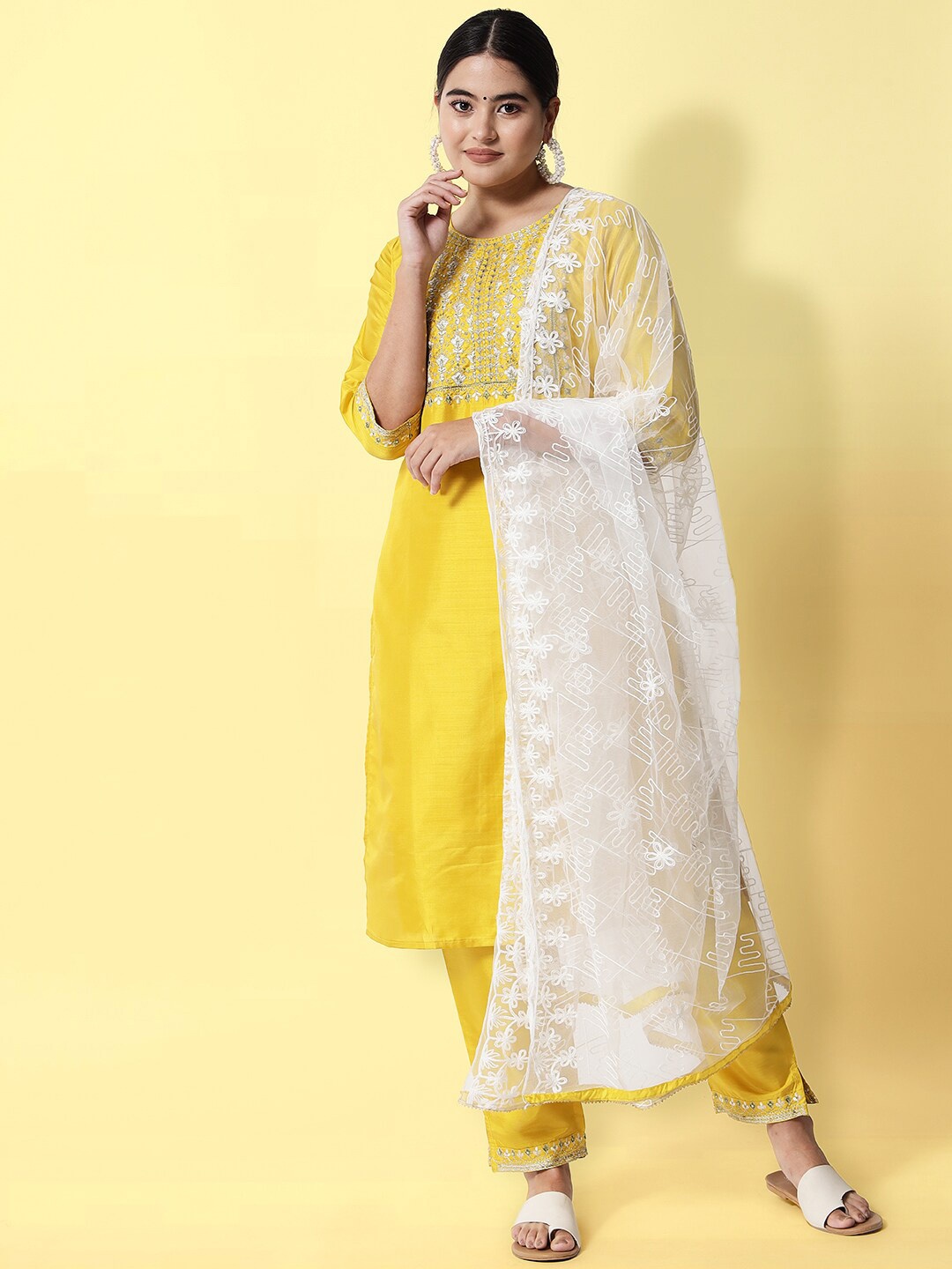 VredeVogel Women Yellow Ethnic Motifs Yoke Design Kurta with Trousers & With Dupatta
VredeVogel Women Yellow Ethnic Motifs Yoke Design Kurta with Trousers & With Dupatta