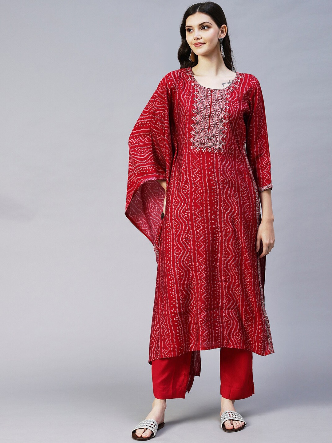 FASHOR Women Magenta Bandhani Yoke Design Thread Silk Blend Work Kurta with Trousers
FASHOR Women Magenta Bandhani Yoke Design Thread Silk Blend Work Kurta with Trousers