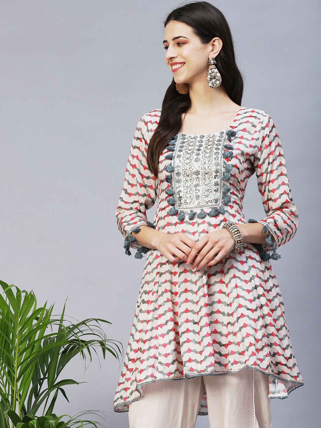 FASHOR Women White Ethnic Motifs Yoke Design Pleated Gotta Patti Kurta with Dhoti Pants
FASHOR Women White Ethnic Motifs Yoke Design Pleated Gotta Patti Kurta with Dhoti Pants