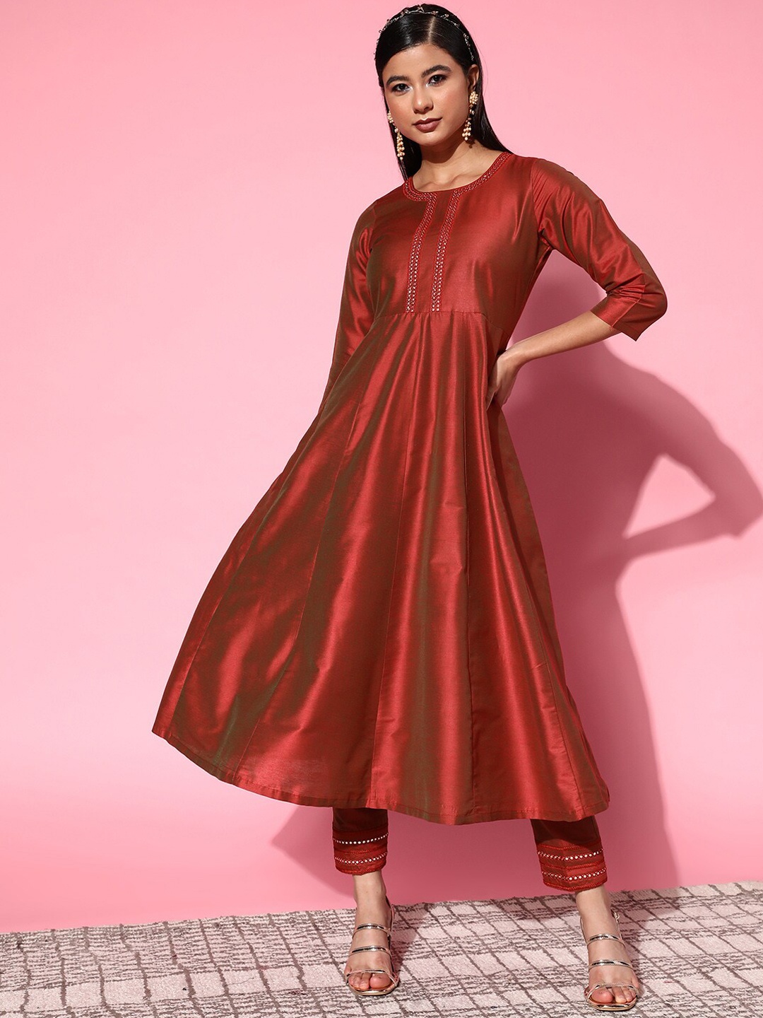 Shae by SASSAFRAS Women Rust Marron Embroidered Panelled Mirror Work Kurta with Trousers
Shae by SASSAFRAS Women Rust Marron Embroidered Panelled Mirror Work Kurta with Trousers