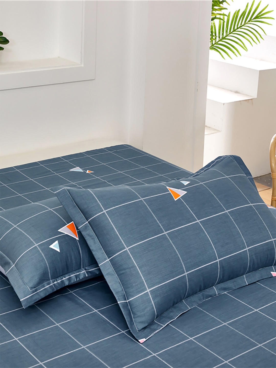 JC Collection Grey & White Geometric 186 TC Cotton Queen Bedsheet with 2 Pillow Covers
JC Collection Grey & White Geometric 186 TC Cotton Queen Bedsheet with 2 Pillow Covers