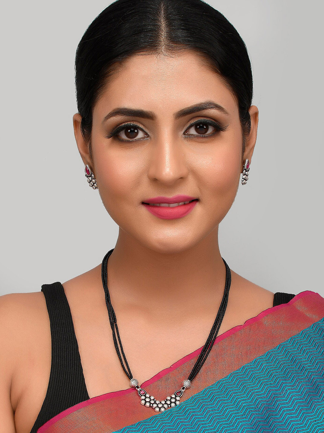 AQUASTREET JEWELS Silver-Plated Black Stone Studded & Beaded Mangalsutra With Earring Set
AQUASTREET JEWELS Silver-Plated Black Stone Studded & Beaded Mangalsutra With Earring Set