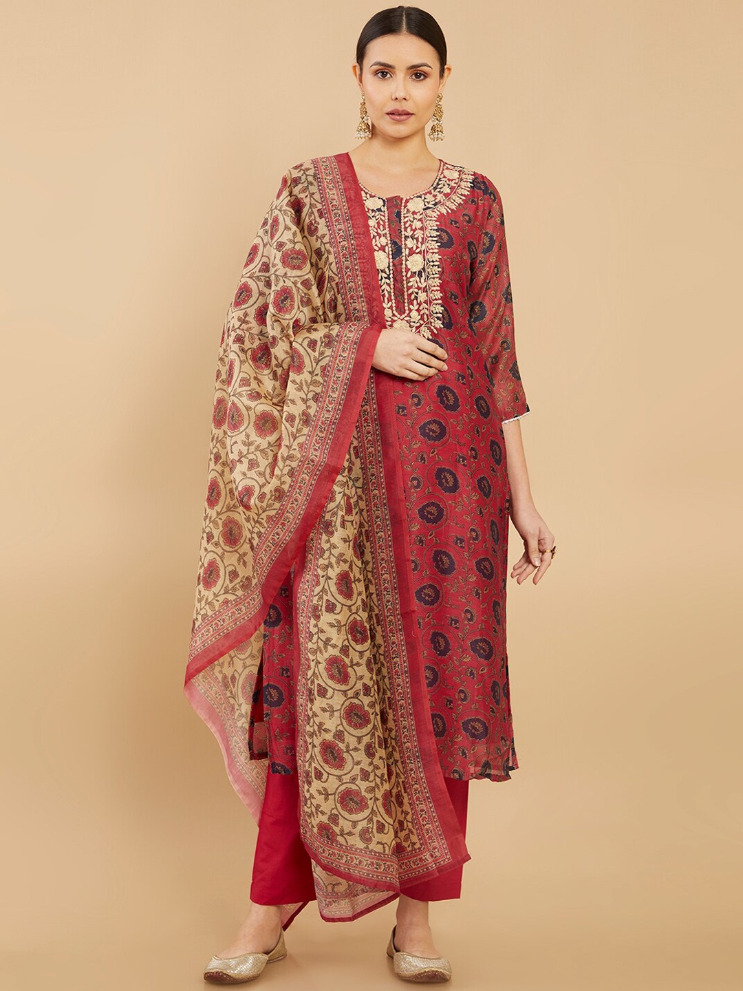 Soch Women Maroon Floral Printed Chanderi Silk Kurta with Trousers With Dupatta
Soch Women Maroon Floral Printed Chanderi Silk Kurta with Trousers With Dupatta