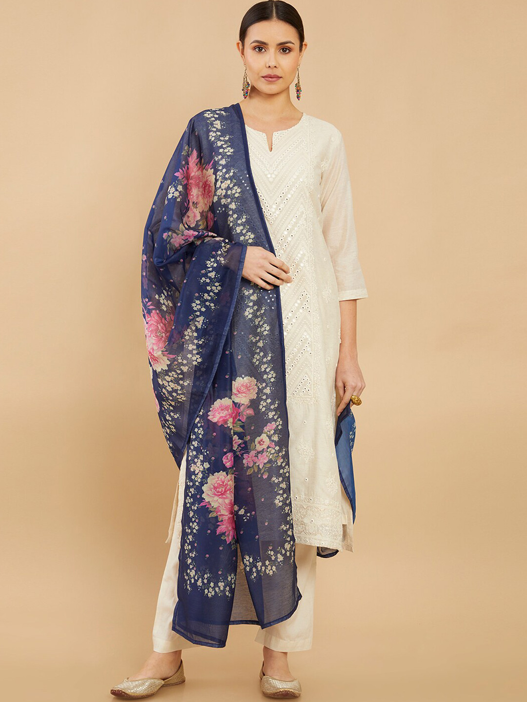 Soch Women Off White Ethnic Motifs Embroidered Chanderi Silk Kurta with Trousers With Dupatta
Soch Women Off White Ethnic Motifs Embroidered Chanderi Silk Kurta with Trousers With Dupatta