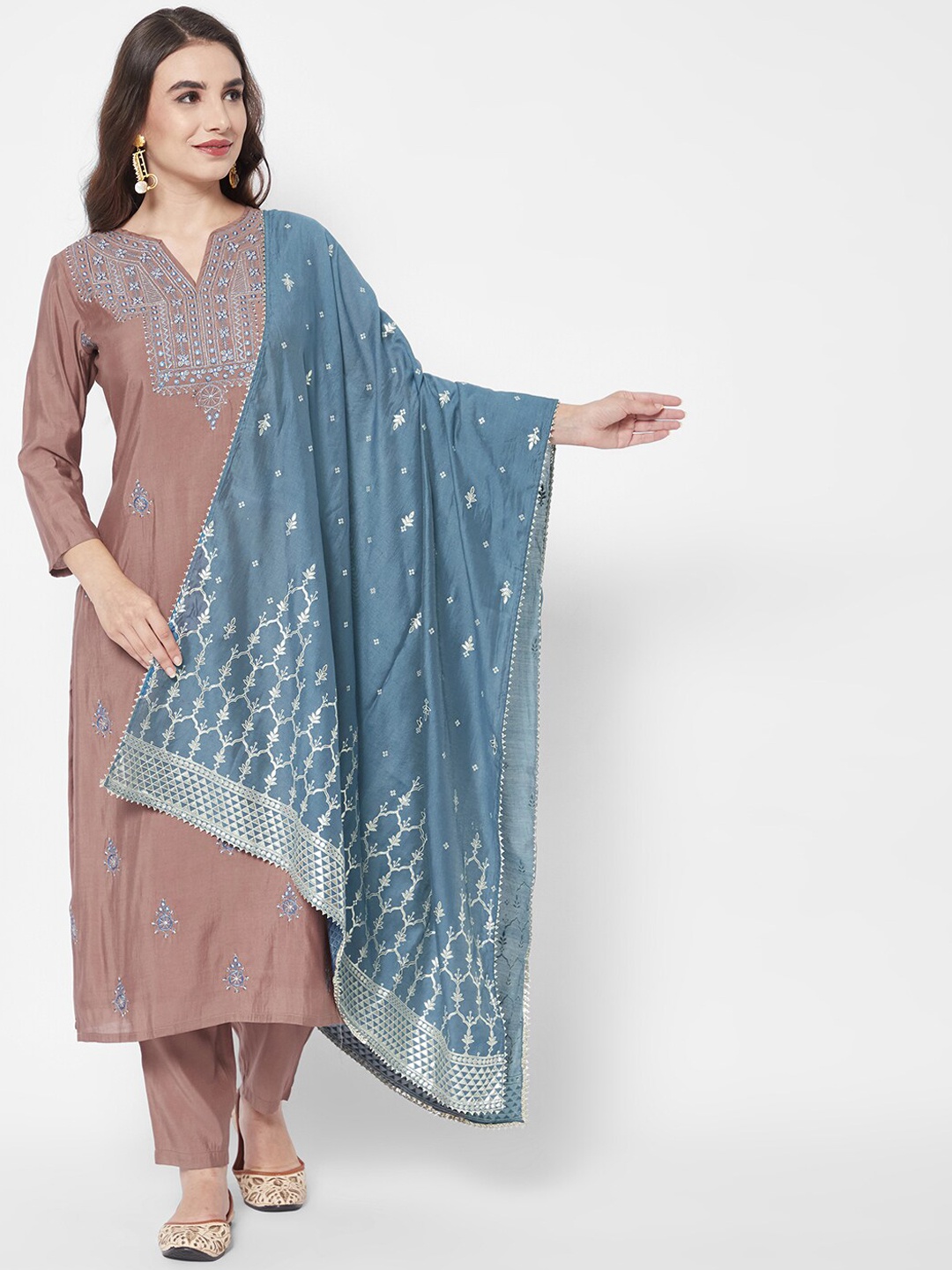HEEPOSH Women Brown Ethnic Motifs Embroidered Thread Work Kurta with Trousers & With Dupatta
HEEPOSH Women Brown Ethnic Motifs Embroidered Thread Work Kurta with Trousers & With Dupatta