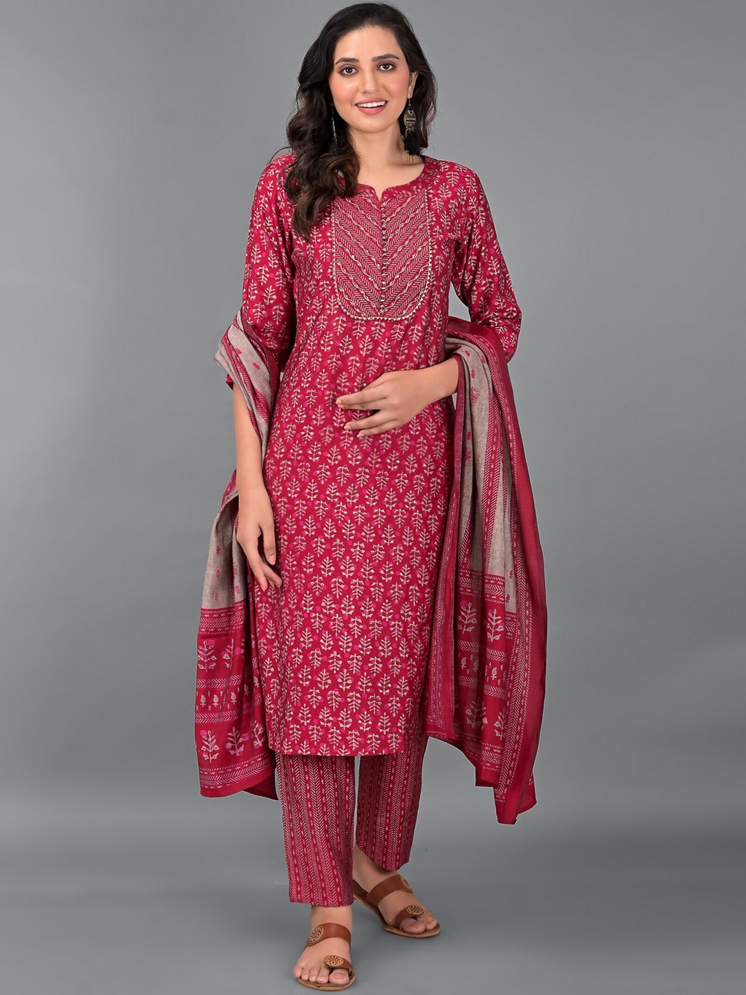 EtnicaWear Women Pink Ethnic Printed Gotta Patti Pure Cotton Kurta with Trouser & Dupatta
EtnicaWear Women Pink Ethnic Printed Gotta Patti Pure Cotton Kurta with Trouser & Dupatta